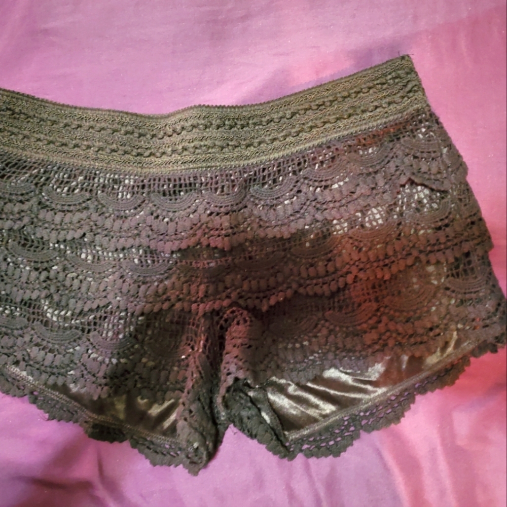 U Style Womens Tiered Lace Shorts Size  Medium Black